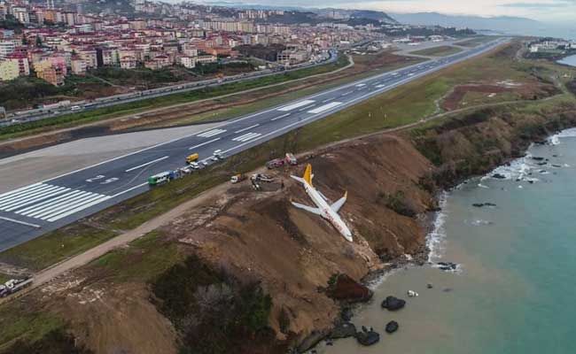 Turkey, stranded plane, edge of cliff, Black Sea, Trabzon, Pegasus