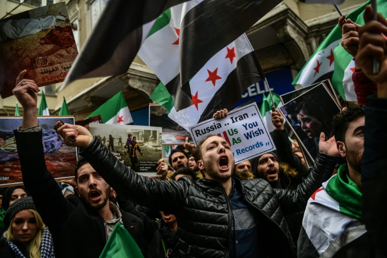 people rally in Istanbul against the offensive on Eastern Ghouta