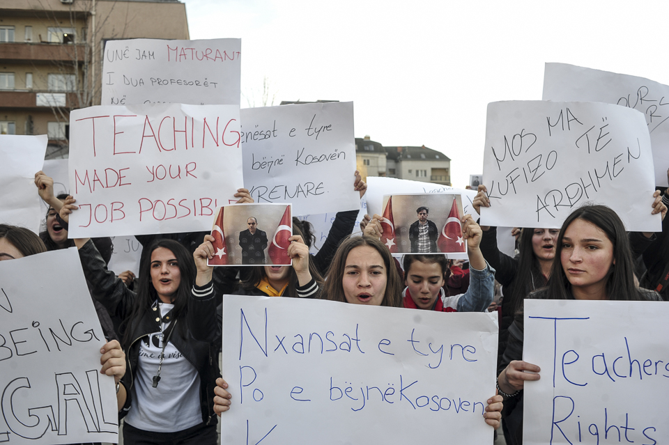 Kosovo students, protest, Gulen movement, teachers