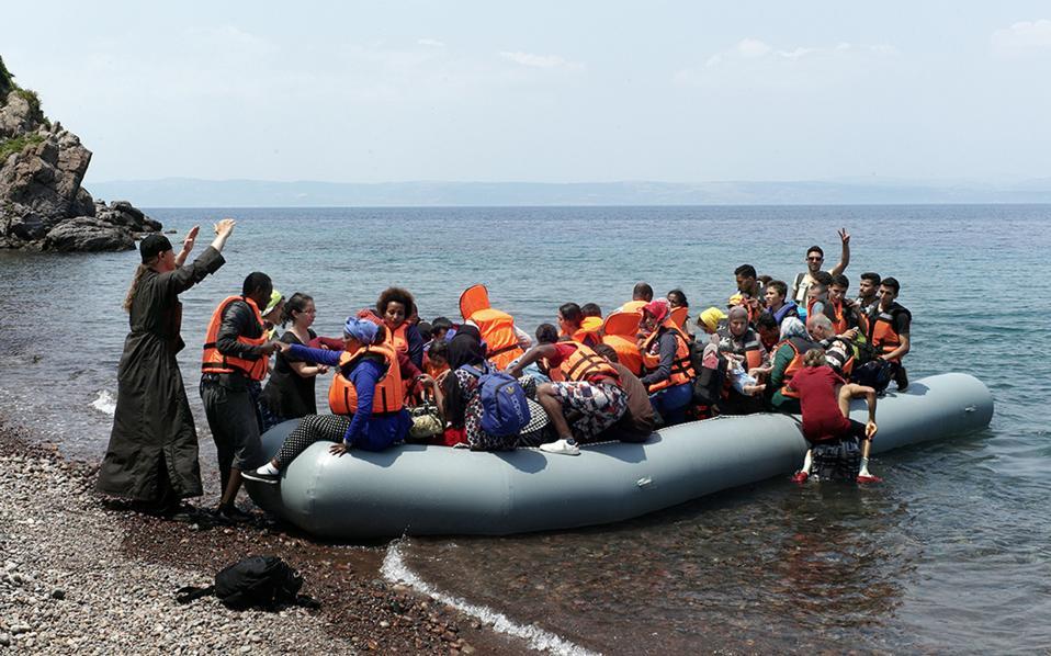 Migrants arrive from Turkey in Greek island of Lesbos