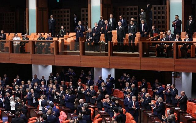 Erdogan receives applause from Parliament