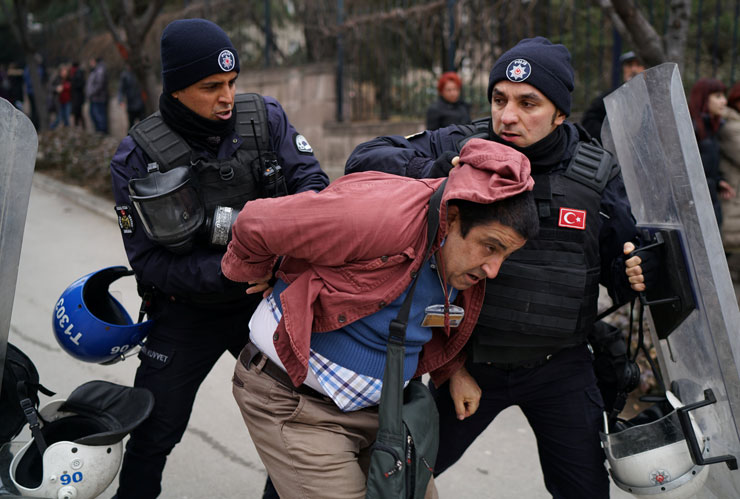 Turkish police arrests a journalist in a raid on Ankara University campus