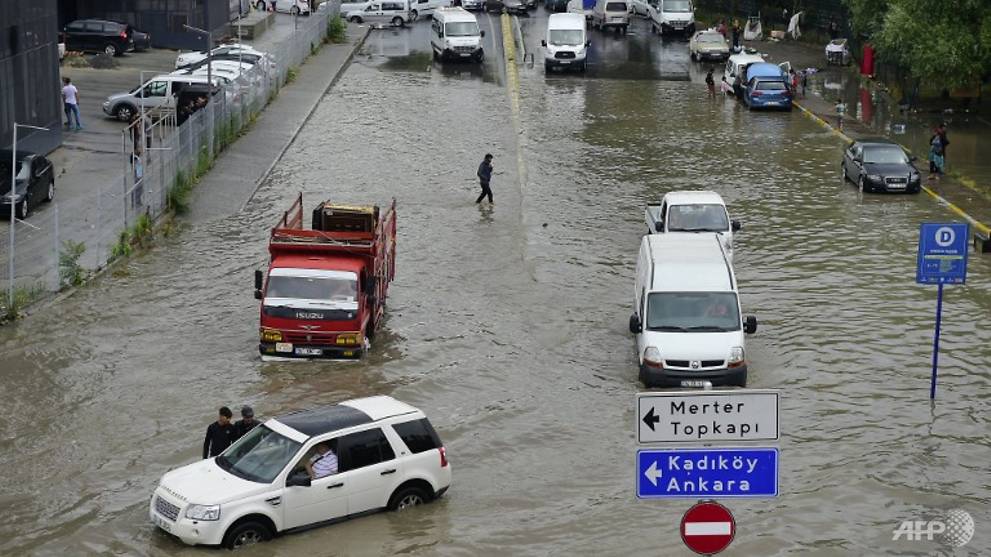 An archive photo about flooding in Istanbul