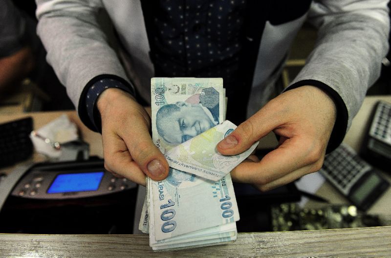 Turkish lira sinks against the U.S. dollar